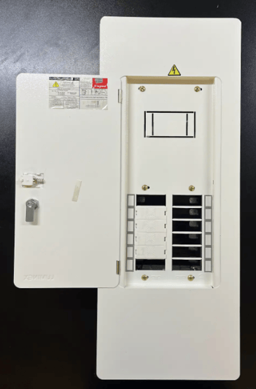  Tablero trifásico 12CTOS 200A con puerta y espacio totalizador 